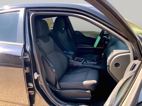 Used 2018 Dodge Charger SXT RWD image 8