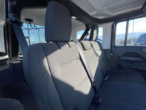 Used 2021 Jeep Wrangler Unlimited Sahara AWD/4WD image 26