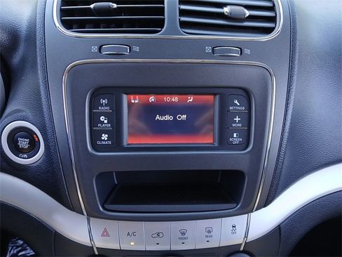 Used 2020 Dodge Journey SE image 21