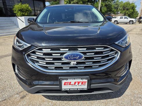 Used 2020 Ford Edge Titanium w/ Equipment Group 301A FWD image 2