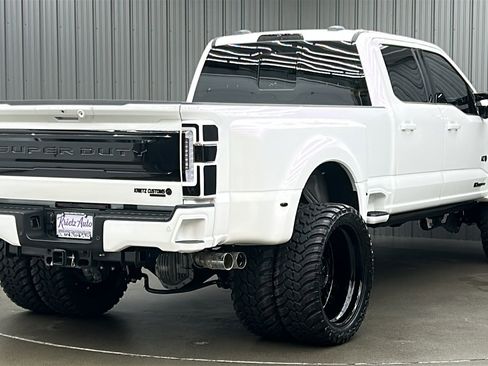 Used 2025 Ford F450 Platinum w/ FX4 Off-Road Package image 5