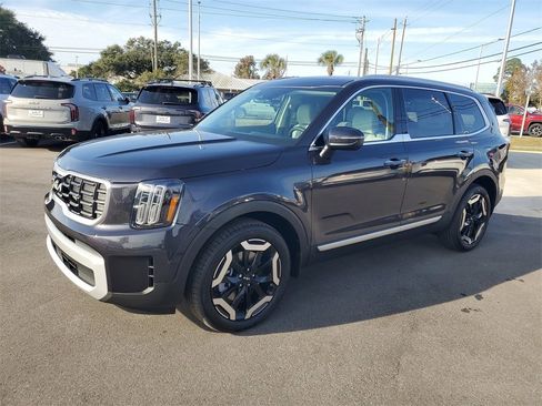 New 2025 Kia Telluride S image 2