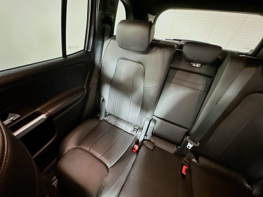 Used 2021 Mercedes-Benz GLB 250 w/ Premium Package image 12