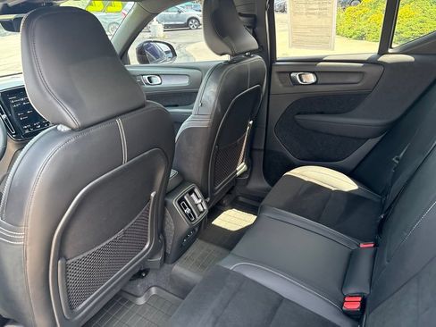 Used 2022 Volvo XC40 T5 R-Design w/ Advanced Package AWD/4WD image 31