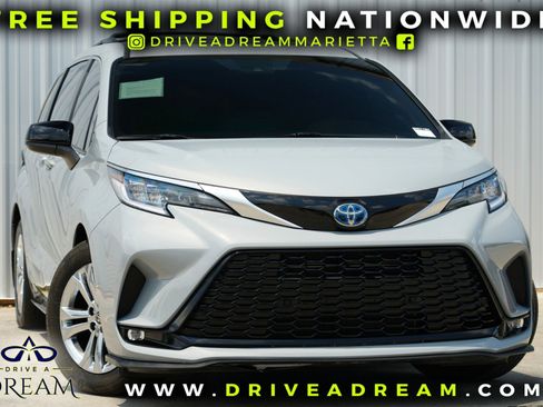 Used 2023 Toyota Sienna XSE image 2