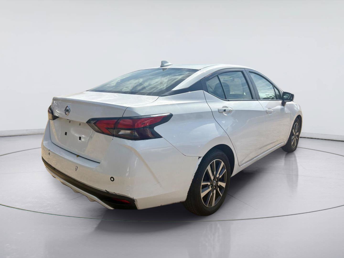 Used 2022 Nissan Versa SV FWD image 5