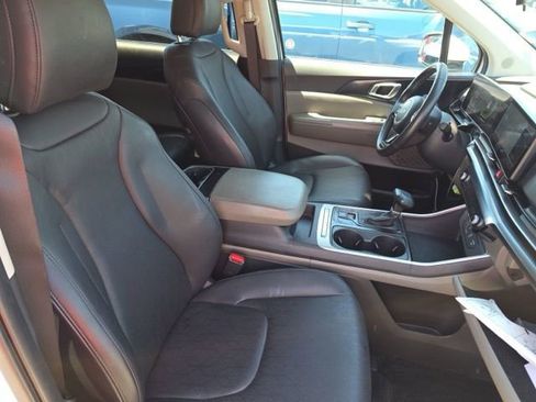 Used 2025 Kia Carnival image 10