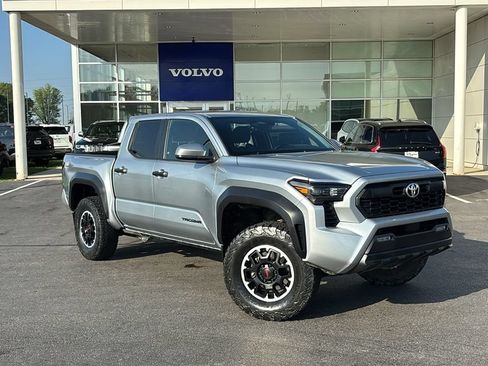Used 2024 Toyota Tacoma TRD Off-Road AWD/4WD image 2