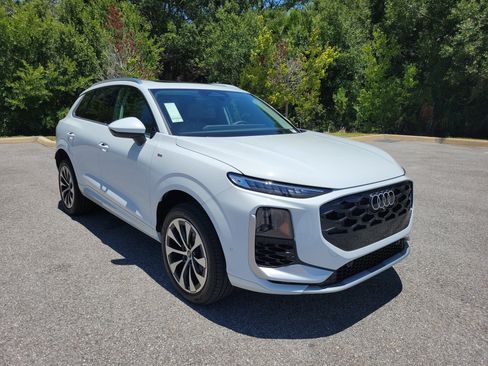 New 2026 Audi Q3 quattro 2.0T AWD/4WD image 1