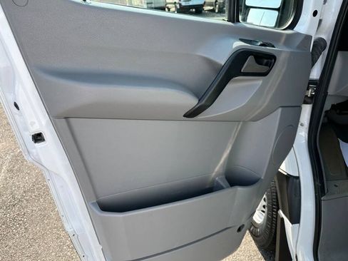 Used 2014 Mercedes-Benz Sprinter 2500 image 10