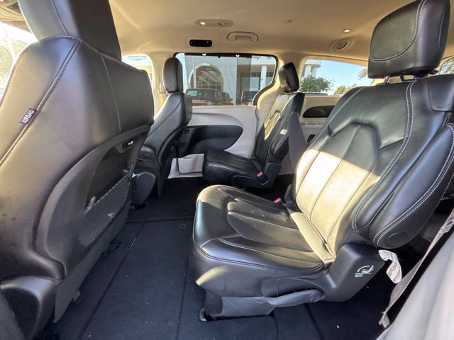 Used 2024 Chrysler Pacifica Touring-L FWD image 11
