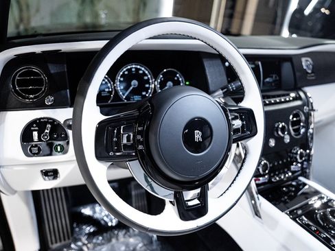 Used 2023 Rolls-Royce Cullinan image 42