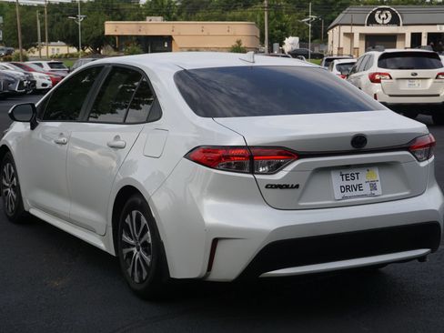 Used 2022 Toyota Corolla LE w/ Premium Interior Package FWD image 7
