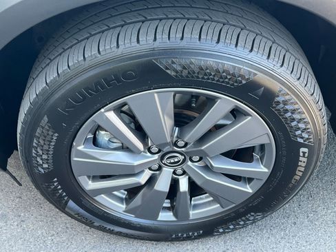 Used 2025 Nissan Pathfinder SV image 32