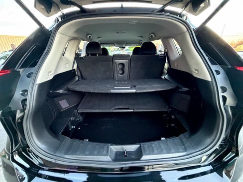 Used 2020 Nissan Rogue SV image 12