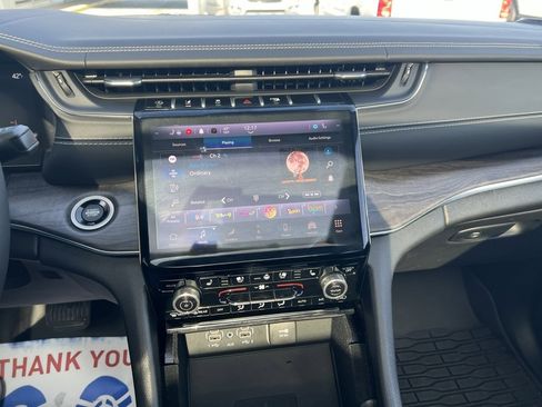 Used 2022 Jeep Grand Cherokee Overland w/ Luxury Tech Group IV image 15