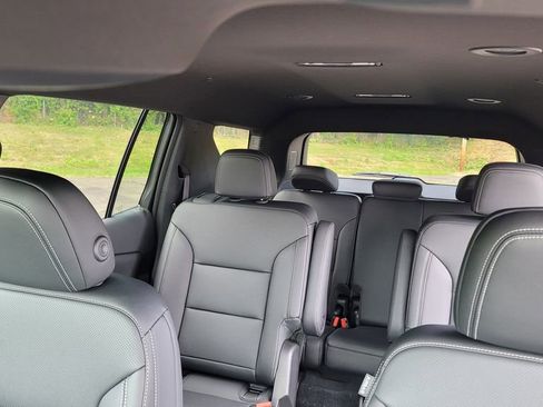 New 2025 Chevrolet Traverse LT w/ Driver Confidence Package image 25