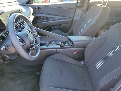 Used 2025 Hyundai Elantra Sport image 17