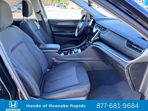 Used 2023 Jeep Grand Cherokee L Laredo image 18