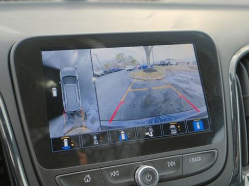 Used 2022 Chevrolet Equinox RS w/ Infotainment Package image 21