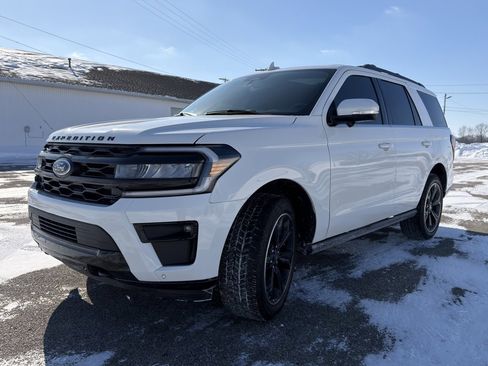 Used 2022 Ford Expedition Limited image 4