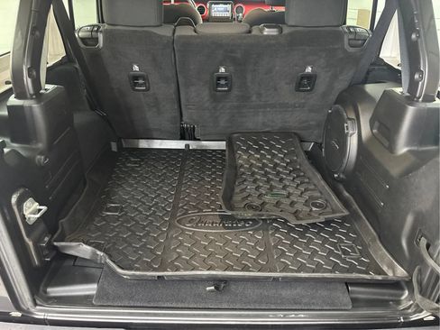 Used 2019 Jeep Wrangler Unlimited Rubicon w/ LED Lighting Group AWD/4WD image 16