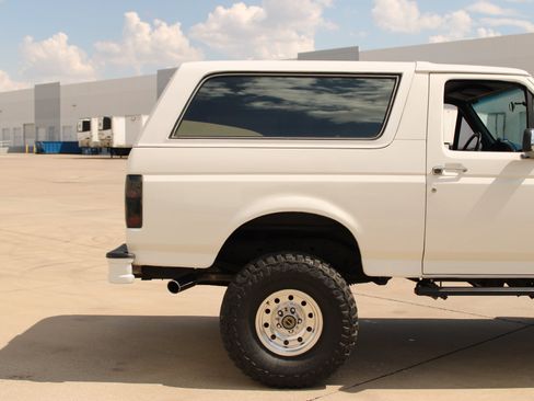 Used 1993 Ford Bronco XLT AWD/4WD image 31