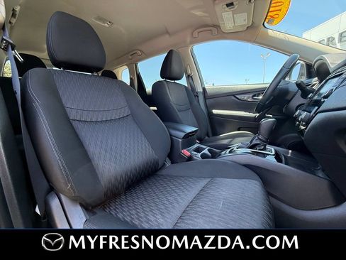 Used 2018 Nissan Rogue SV AWD/4WD image 16