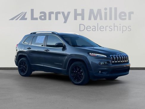Used 2018 Jeep Cherokee Latitude Plus w/ Trailer Tow Group image 8