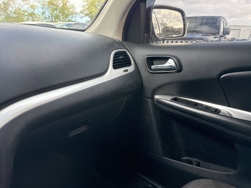 Used 2018 Dodge Journey SE w/ Connectivity Group image 17