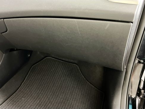 Used 2014 Hyundai Veloster image 34