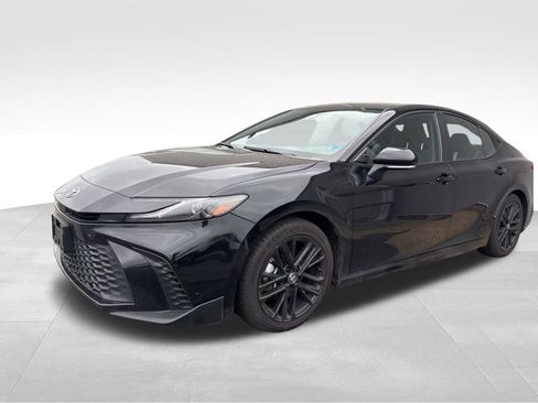 Used 2025 Toyota Camry SE image 16