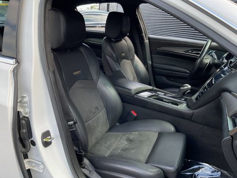 Used 2018 Cadillac CTS V w/ Luxury Package RWD image 21