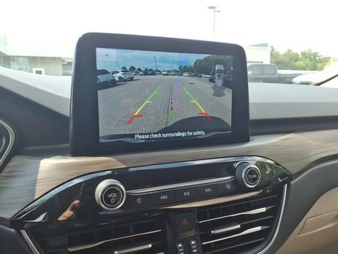 Certified 2020 Ford Escape Titanium AWD/4WD image 18