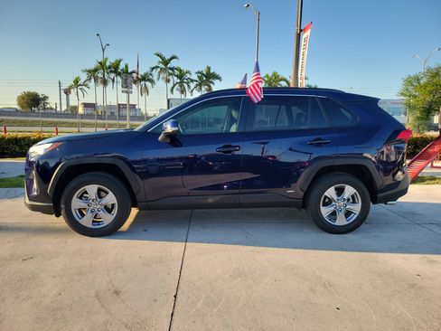 Used 2025 Toyota RAV4 XLE w/ Convenience Package image 7