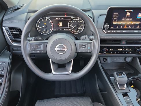Used 2024 Nissan Rogue SV FWD image 11