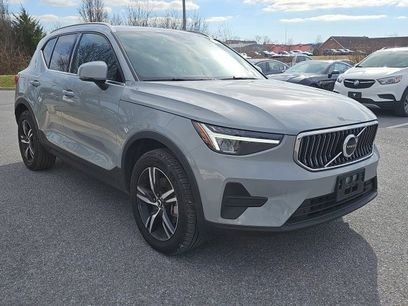 Used 2025 Volvo XC40 B5 Core