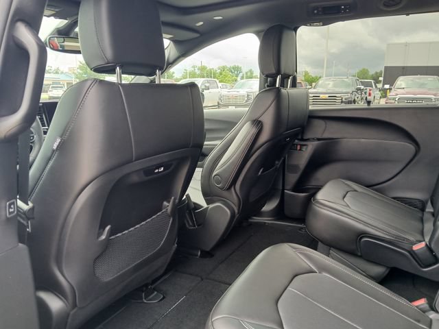 New 2027 Chrysler Pacifica Select w/ Family Tech Group FWD image 12