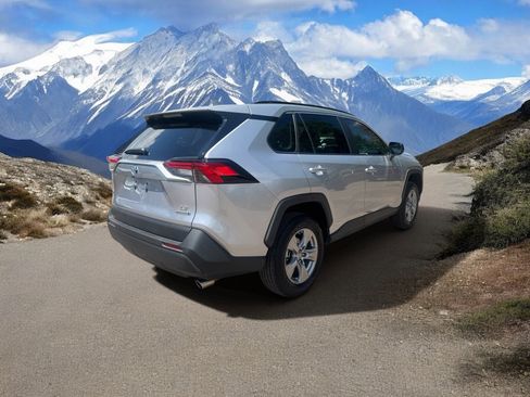 Used 2023 Toyota RAV4 LE AWD/4WD image 5