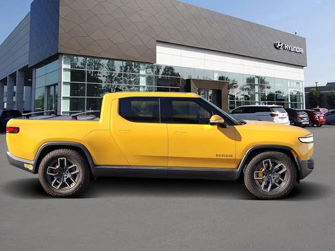 Used 2022 Rivian R1T Adventure image 4