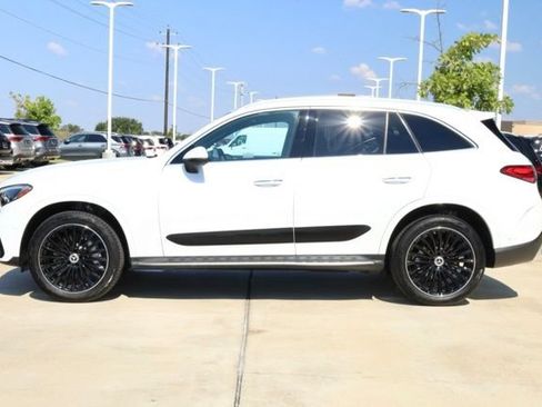Used 2025 Mercedes-Benz GLC 300 4MATIC image 4