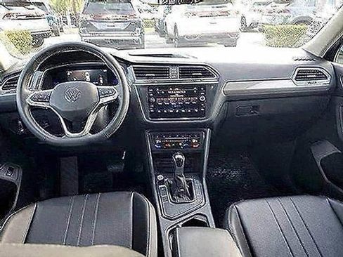 Used 2022 Volkswagen Tiguan SE image 14