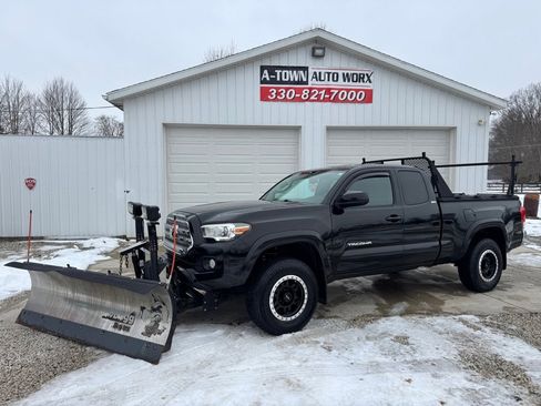 Used 2016 Toyota Tacoma 4x4 Access Cab image 2