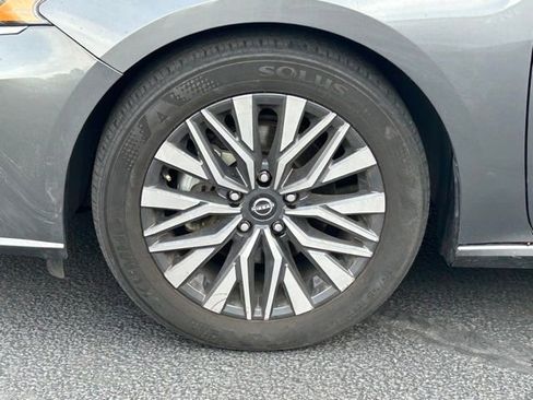 Used 2024 Nissan Altima 2.5 SV FWD image 13