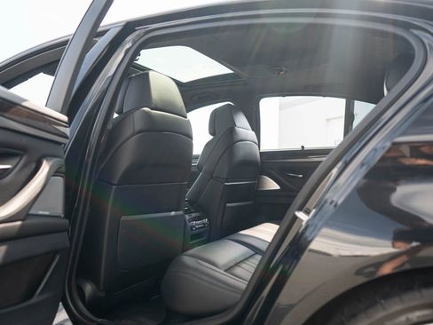 Used 2013 BMW M5 w/ Executive Pkg image 24