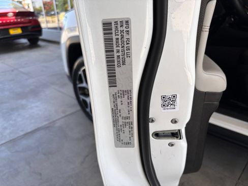 Used 2025 Jeep Compass Limited AWD/4WD image 29