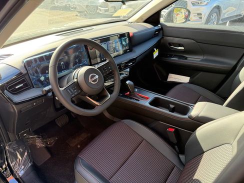 New 2026 Nissan Kicks SR w/ Cold Weather Package image 7