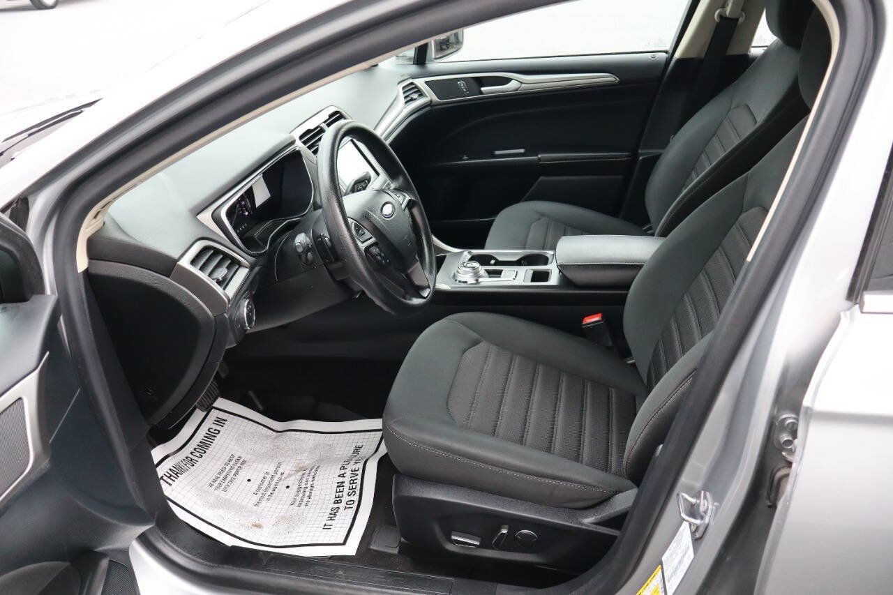 Used 2020 Ford Fusion SE AWD/4WD image 5