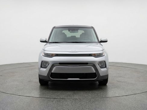 Used 2025 Kia Soul LX w/ LX Technology Package image 2