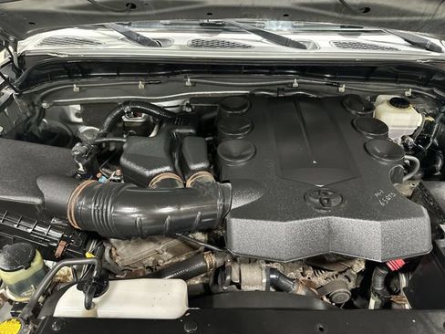 Used 2010 Toyota FJ Cruiser 4WD image 22